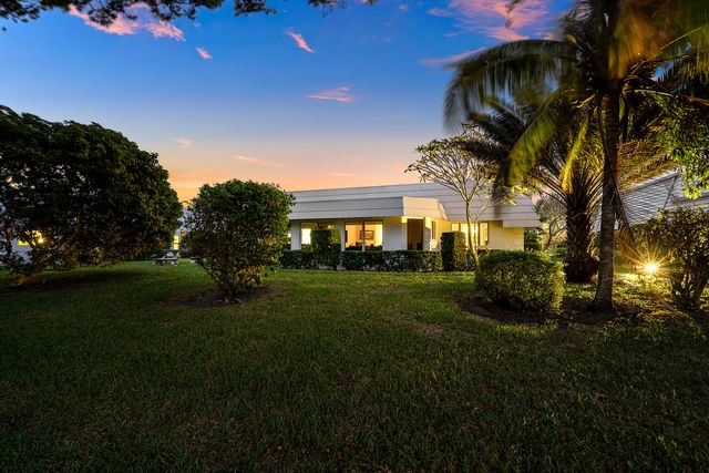 383 Villa Drive S, Atlantis, FL 33462