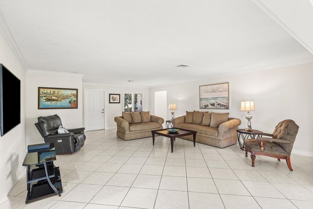 383 Villa Drive S, Atlantis, FL 33462