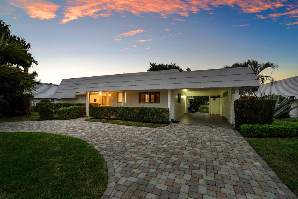 383 Villa Drive S, Atlantis, FL 33462