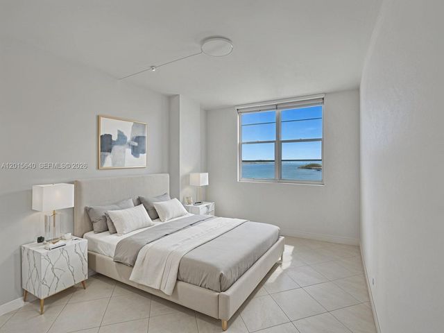 300 Bayview Dr 906, Sunny Isles Beach, FL 33160