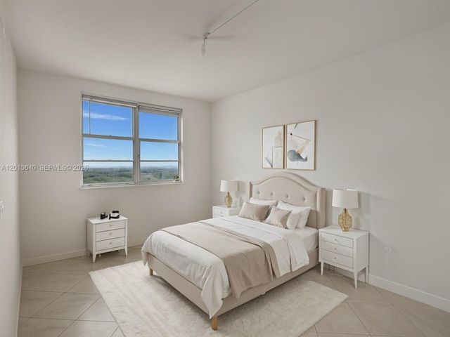 300 Bayview Dr 906, Sunny Isles Beach, FL 33160