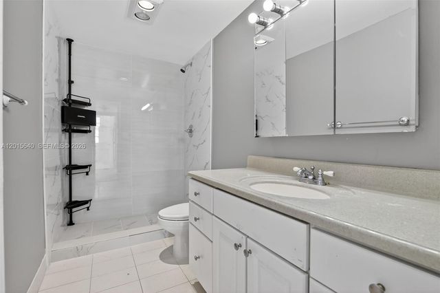 300 Bayview Dr 906, Sunny Isles Beach, FL 33160