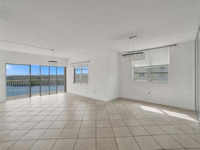 300 Bayview Dr 906, Sunny Isles Beach, FL 33160