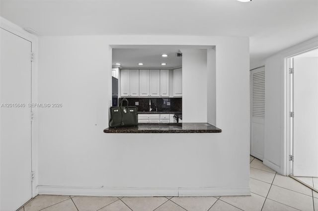300 Bayview Dr 906, Sunny Isles Beach, FL 33160