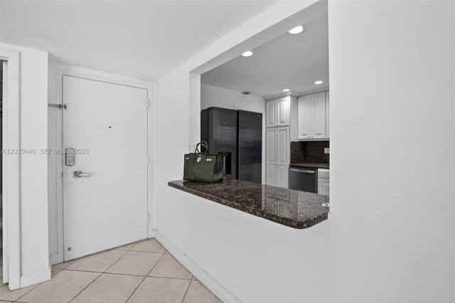 300 Bayview Dr 906, Sunny Isles Beach, FL 33160