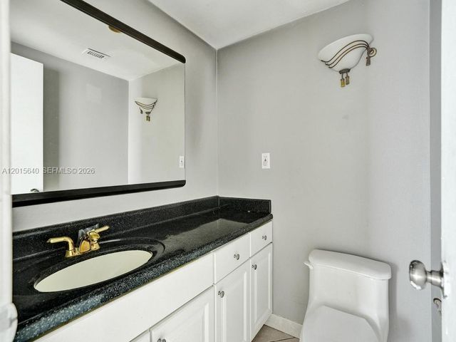 300 Bayview Dr 906, Sunny Isles Beach, FL 33160