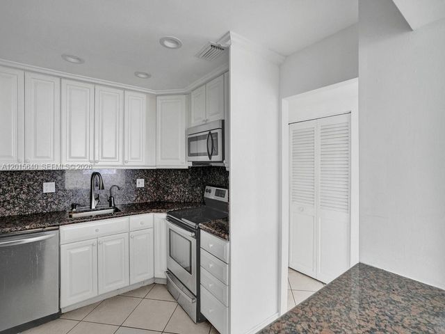 300 Bayview Dr 906, Sunny Isles Beach, FL 33160