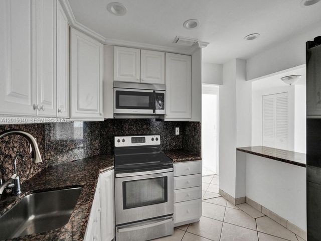 300 Bayview Dr 906, Sunny Isles Beach, FL 33160