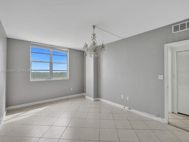 300 Bayview Dr 906, Sunny Isles Beach, FL 33160