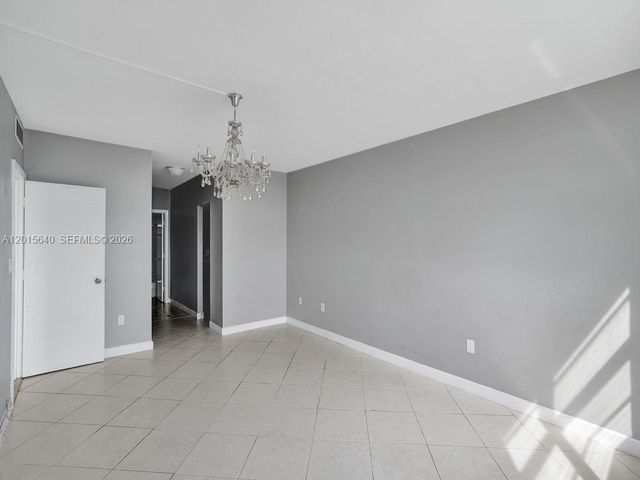 300 Bayview Dr 906, Sunny Isles Beach, FL 33160