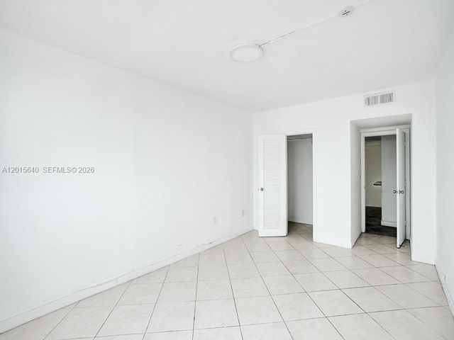 300 Bayview Dr 906, Sunny Isles Beach, FL 33160