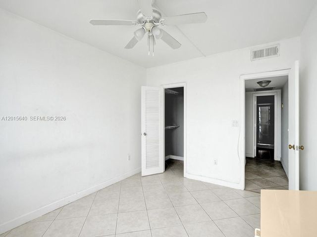 300 Bayview Dr 906, Sunny Isles Beach, FL 33160