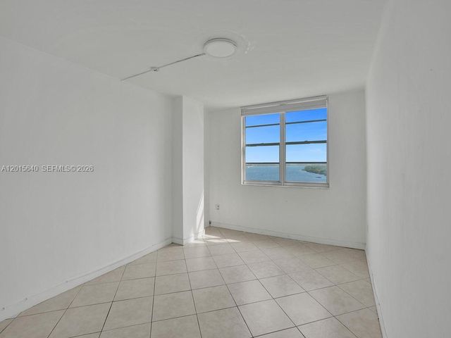 300 Bayview Dr 906, Sunny Isles Beach, FL 33160