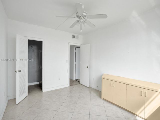 300 Bayview Dr 906, Sunny Isles Beach, FL 33160