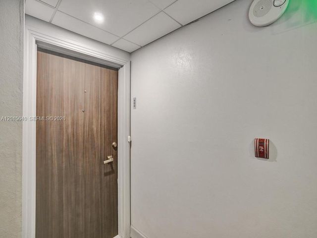 300 Bayview Dr 906, Sunny Isles Beach, FL 33160