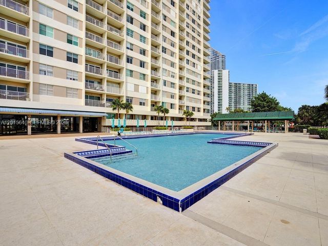 300 Bayview Dr 906, Sunny Isles Beach, FL 33160