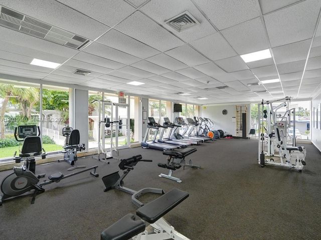 300 Bayview Dr 906, Sunny Isles Beach, FL 33160