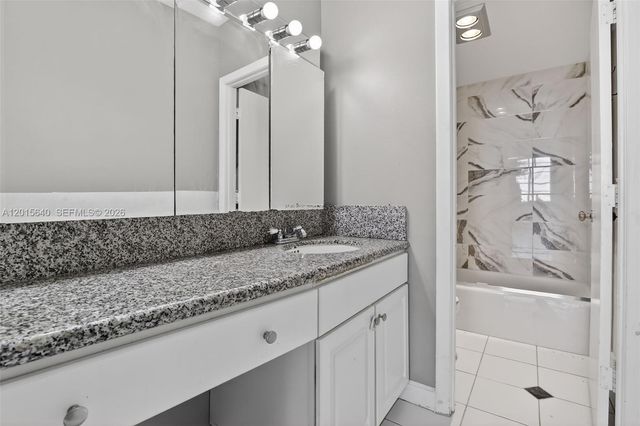 300 Bayview Dr 906, Sunny Isles Beach, FL 33160