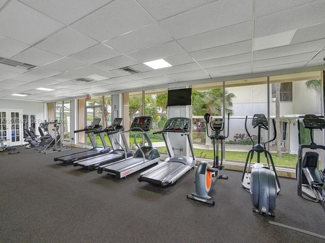 300 Bayview Dr 906, Sunny Isles Beach, FL 33160