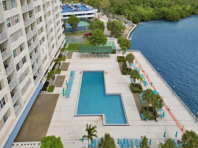 300 Bayview Dr 906, Sunny Isles Beach, FL 33160