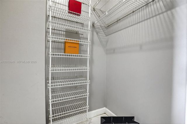 300 Bayview Dr 906, Sunny Isles Beach, FL 33160