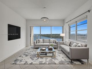 300 Bayview Dr 906, Sunny Isles Beach, FL 33160