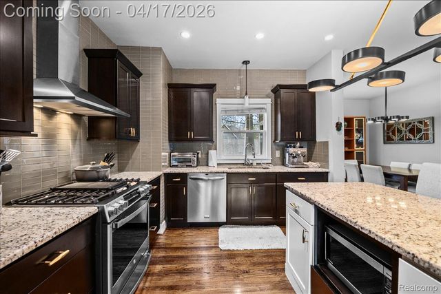 903 Hilldale Drive, Royal Oak, MI 48067