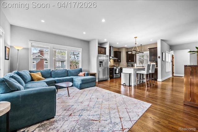 903 Hilldale Drive, Royal Oak, MI 48067