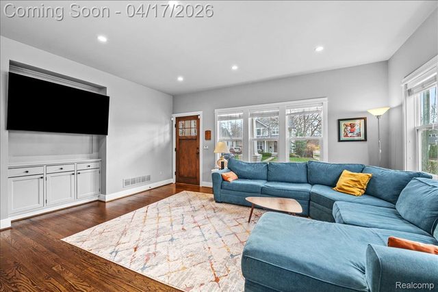 903 Hilldale Drive, Royal Oak, MI 48067