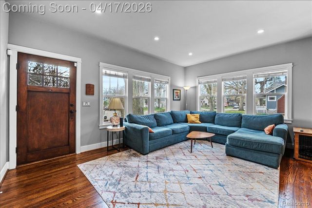 903 Hilldale Drive, Royal Oak, MI 48067