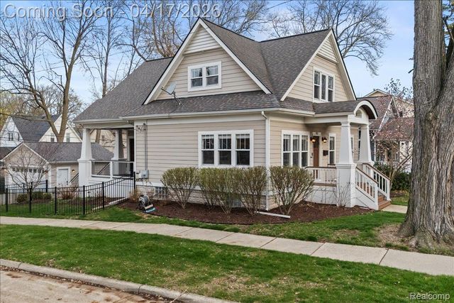 903 Hilldale Drive, Royal Oak, MI 48067