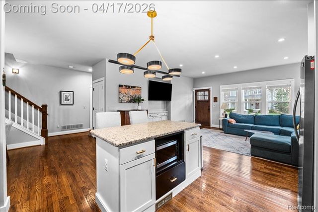 903 Hilldale Drive, Royal Oak, MI 48067