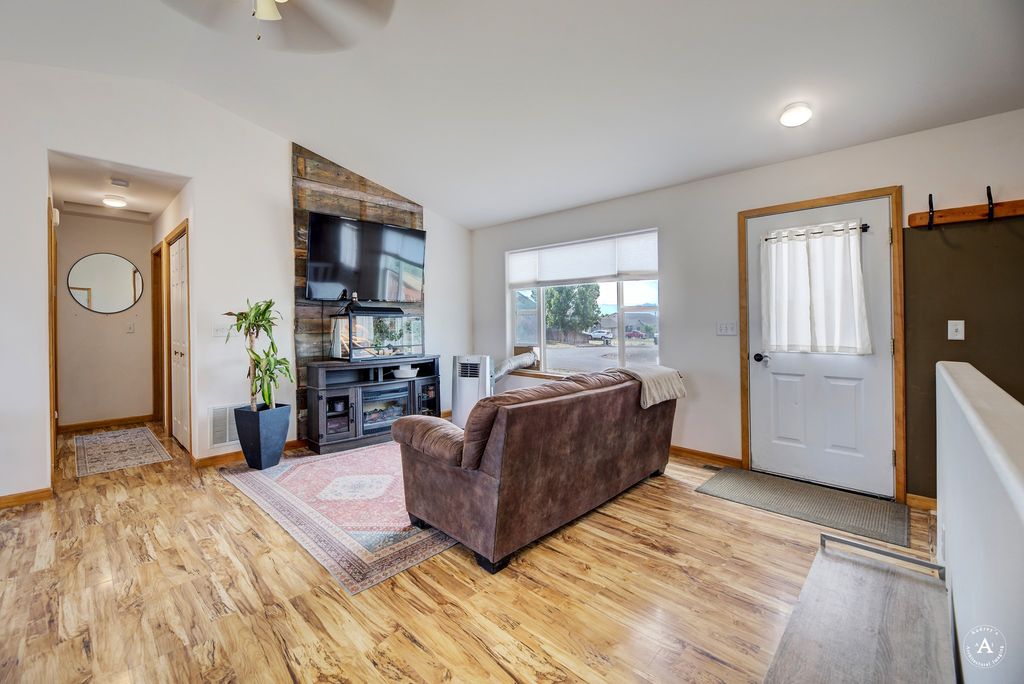 Image 4 of property listing at 1162 Antares Road, Helena, MT 59602