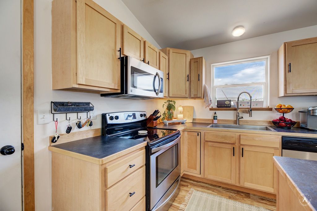 Image 9 of property listing at 1162 Antares Road, Helena, MT 59602