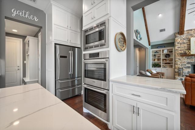 892 Waters Edge Drive, Corsicana, TX 75109