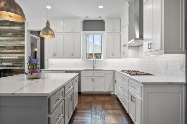 892 Waters Edge Drive, Corsicana, TX 75109