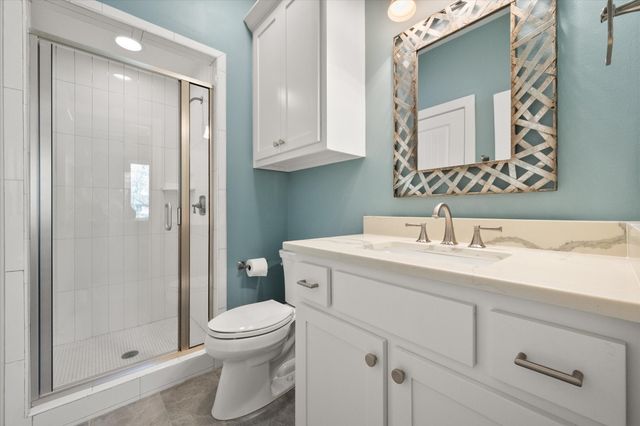 892 Waters Edge Drive, Corsicana, TX 75109