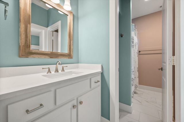 892 Waters Edge Drive, Corsicana, TX 75109