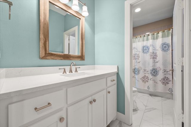 892 Waters Edge Drive, Corsicana, TX 75109