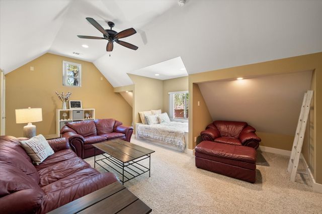 892 Waters Edge Drive, Corsicana, TX 75109