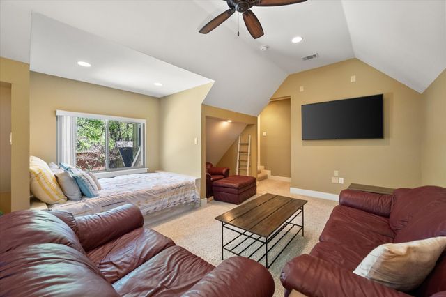 892 Waters Edge Drive, Corsicana, TX 75109