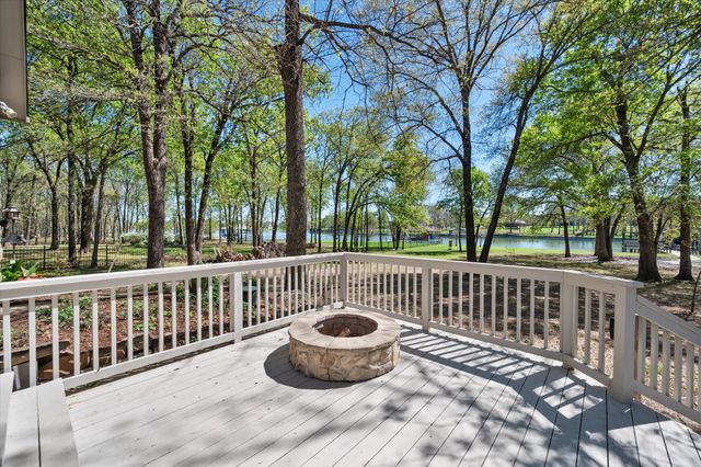 892 Waters Edge Drive, Corsicana, TX 75109