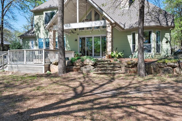 892 Waters Edge Drive, Corsicana, TX 75109