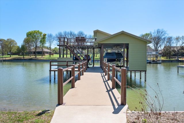 892 Waters Edge Drive, Corsicana, TX 75109