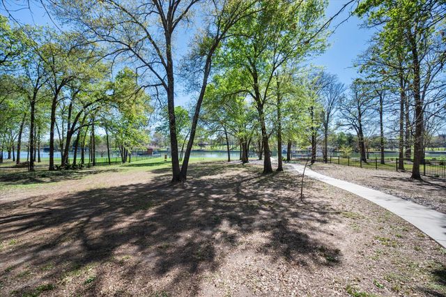 892 Waters Edge Drive, Corsicana, TX 75109