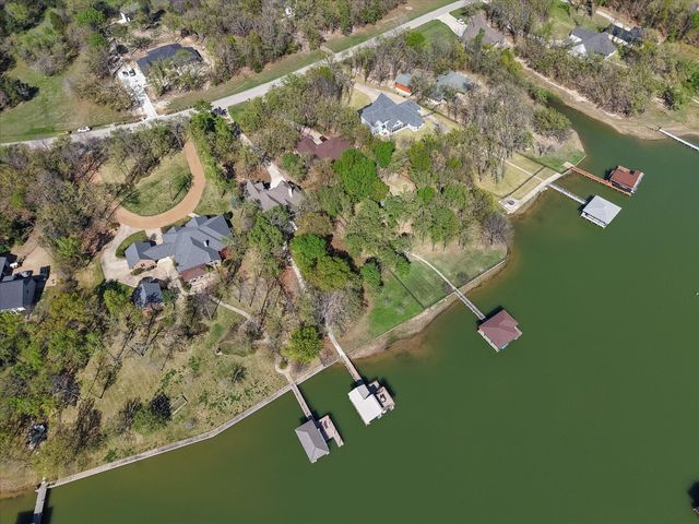 892 Waters Edge Drive, Corsicana, TX 75109