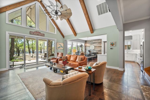 892 Waters Edge Drive, Corsicana, TX 75109