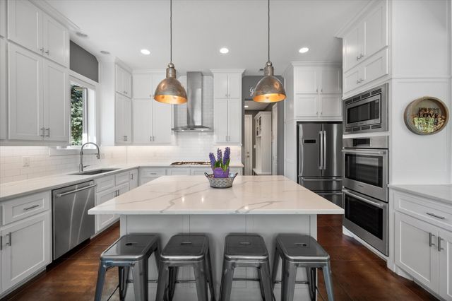 892 Waters Edge Drive, Corsicana, TX 75109