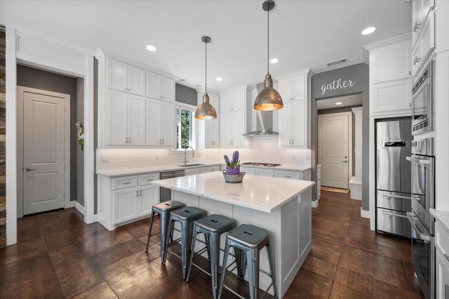 892 Waters Edge Drive, Corsicana, TX 75109