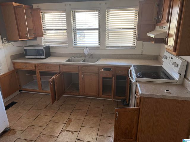 207 S DAVIS AVENUE, Sylacauga, AL 35150